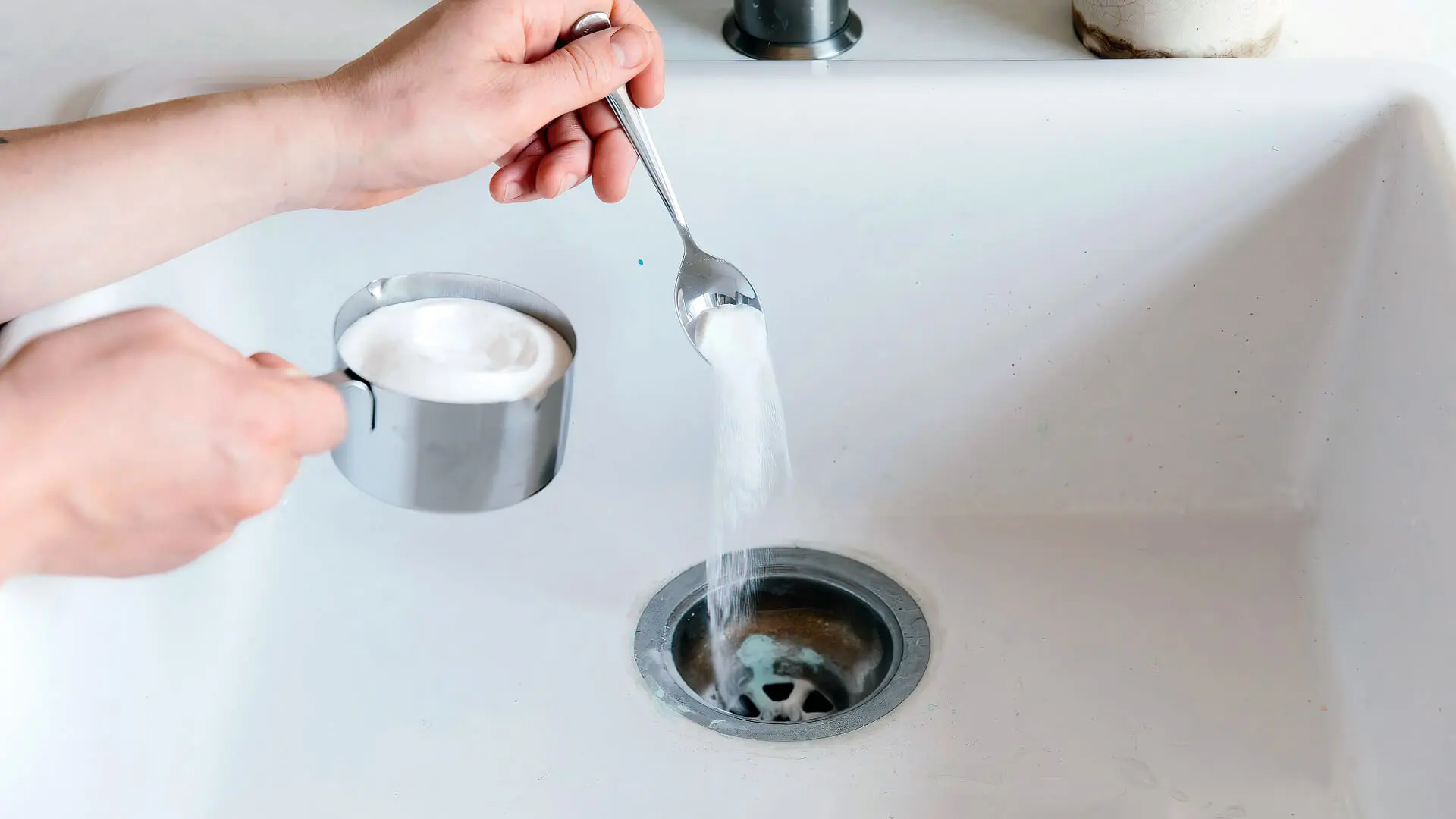 how-to-get-rid-of-drain-odours-prevent-smelly-drains-big-blue-plumbing