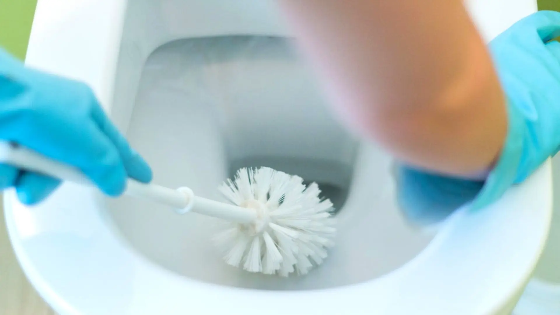 How to Unclog a Toilet