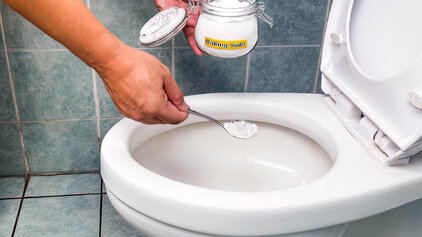 Unblock Toilet DIY: Baking Soda Salt