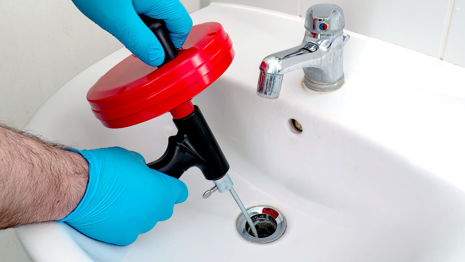 How to unclog a drain without calling a plumber
