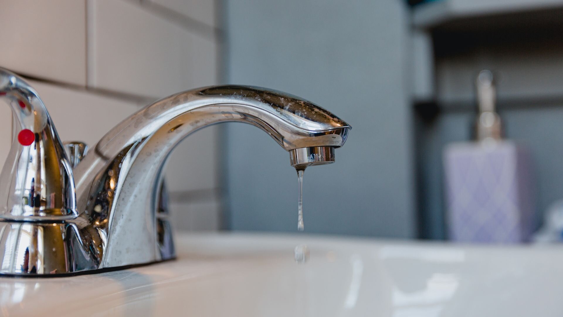 How To Fix A Bathroom Sink That Won’t Drain With These Simple Steps