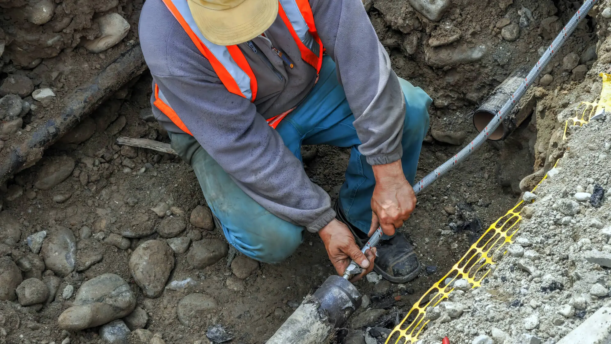 2024 07 Plumber Undertaking Pipe Repair Plumber Undertaking Pipe Repair