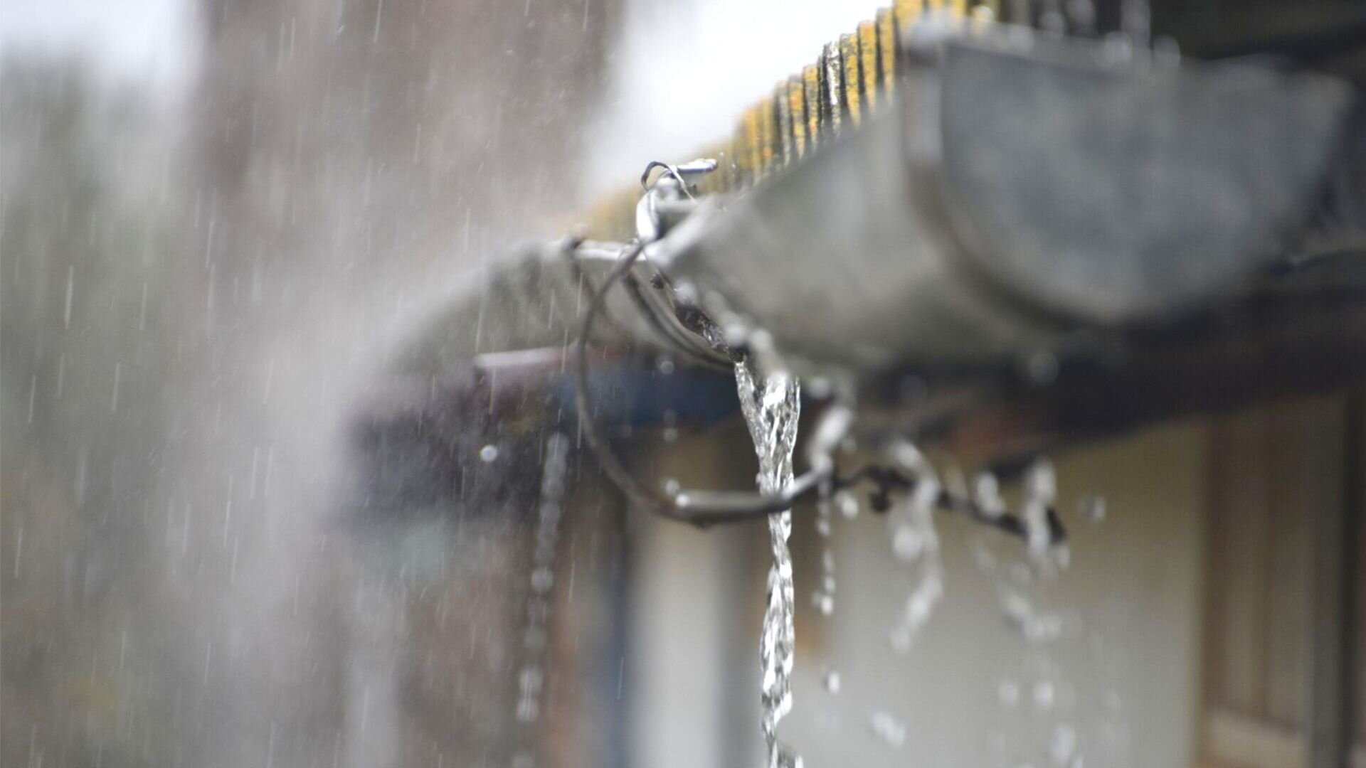 What Causes Leaking Gutters & How To Fix Them