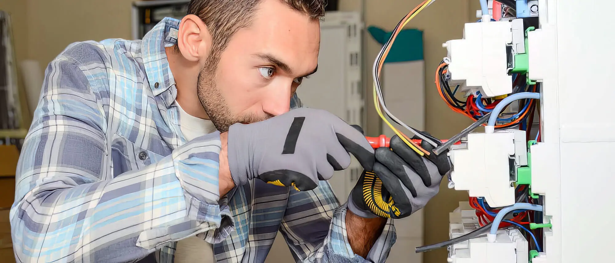 Electrician Reconnecting Sydney Power