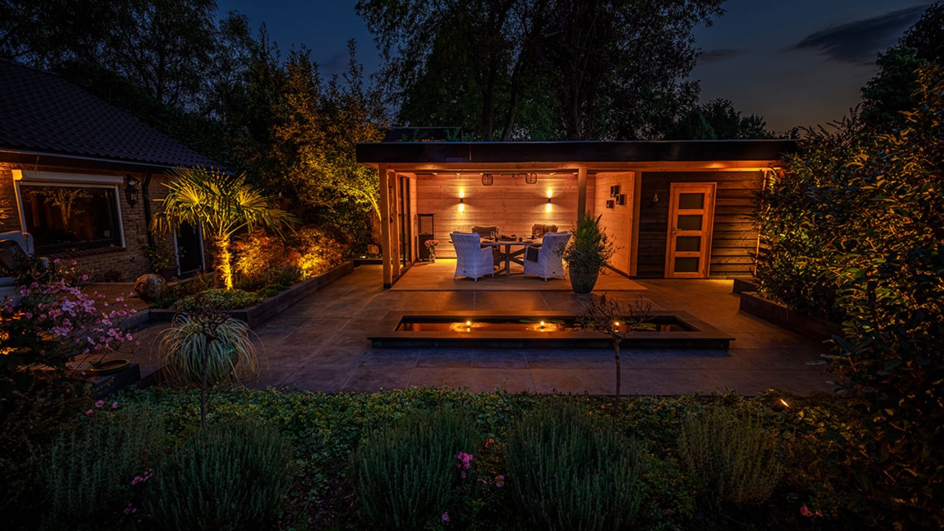 Smart Outdoor Lights Cosy Patio