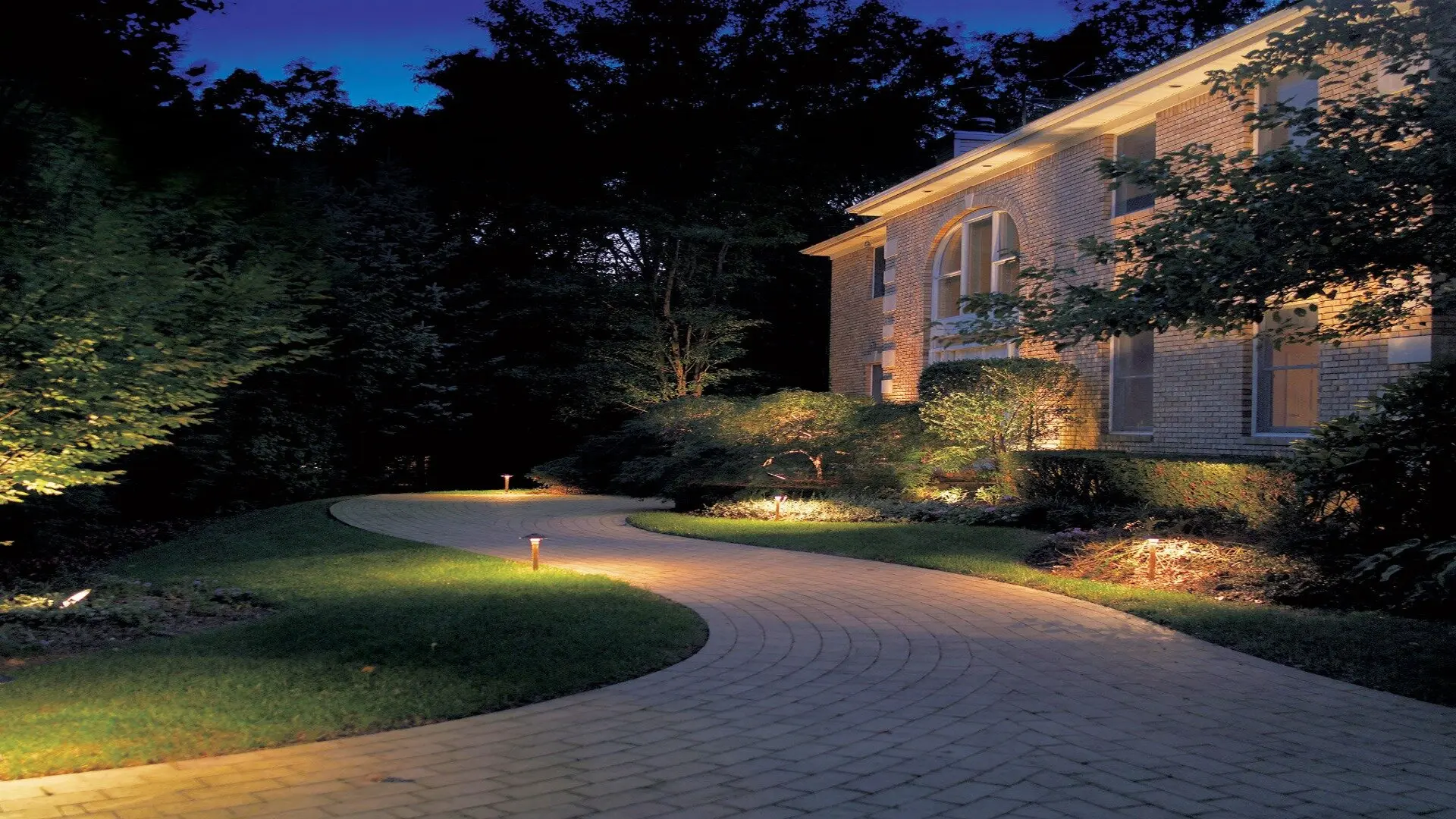 LED Landscape Lighting: Energy-Efficient Illumination for Outdoor ...