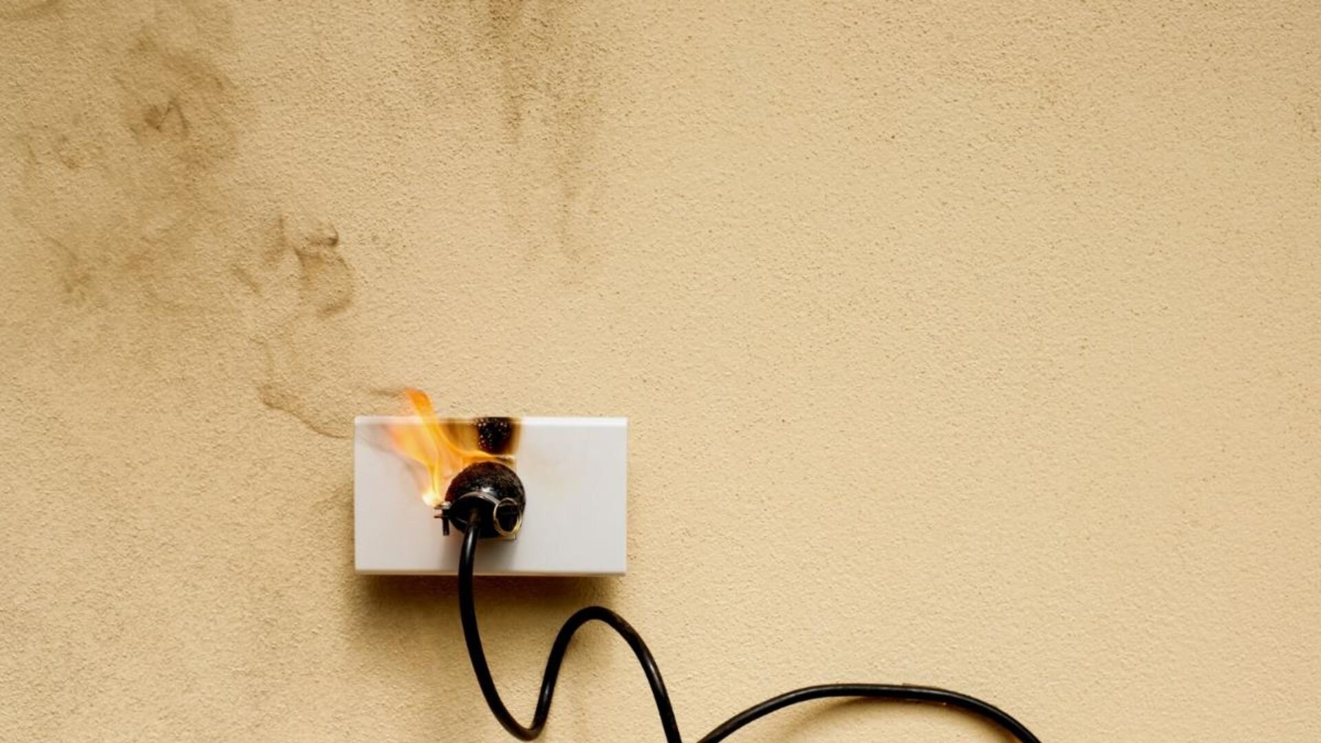 Troubleshooting a Hot or Sparking Electrical Outlet: Warning Signs, Causes  & Fixes ‐ Bright Force Electrical