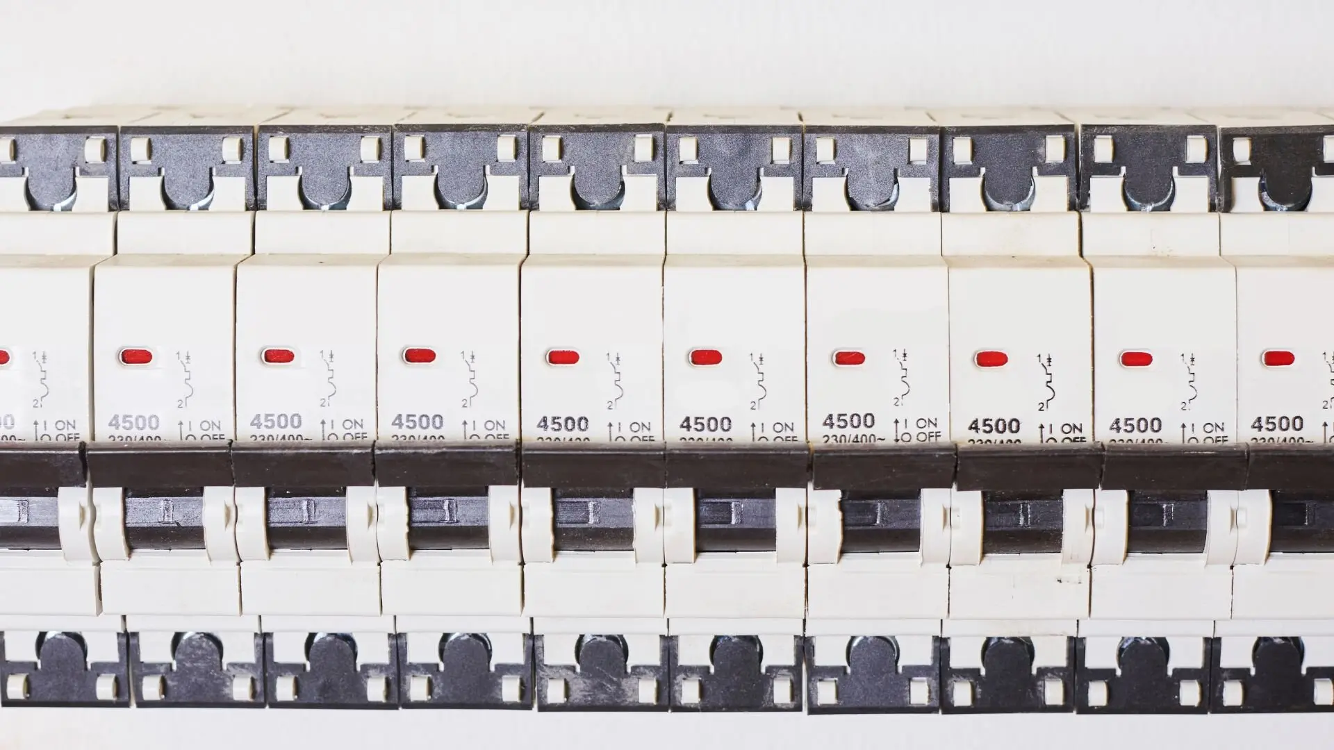 Understanding the Lifespan of a Circuit Breaker How Long Do Circuit