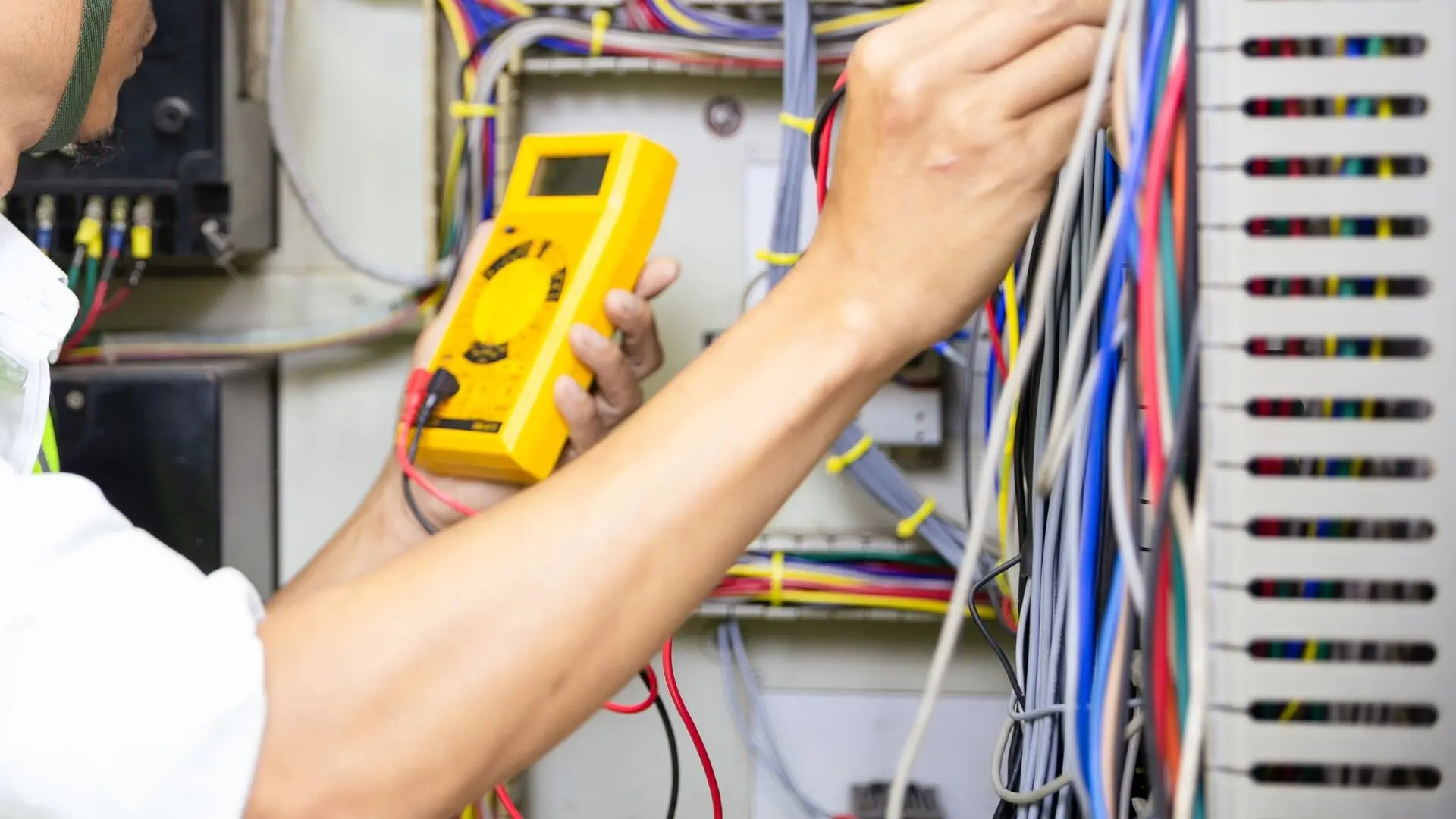 Testing Switchboard Electrical Maintenance