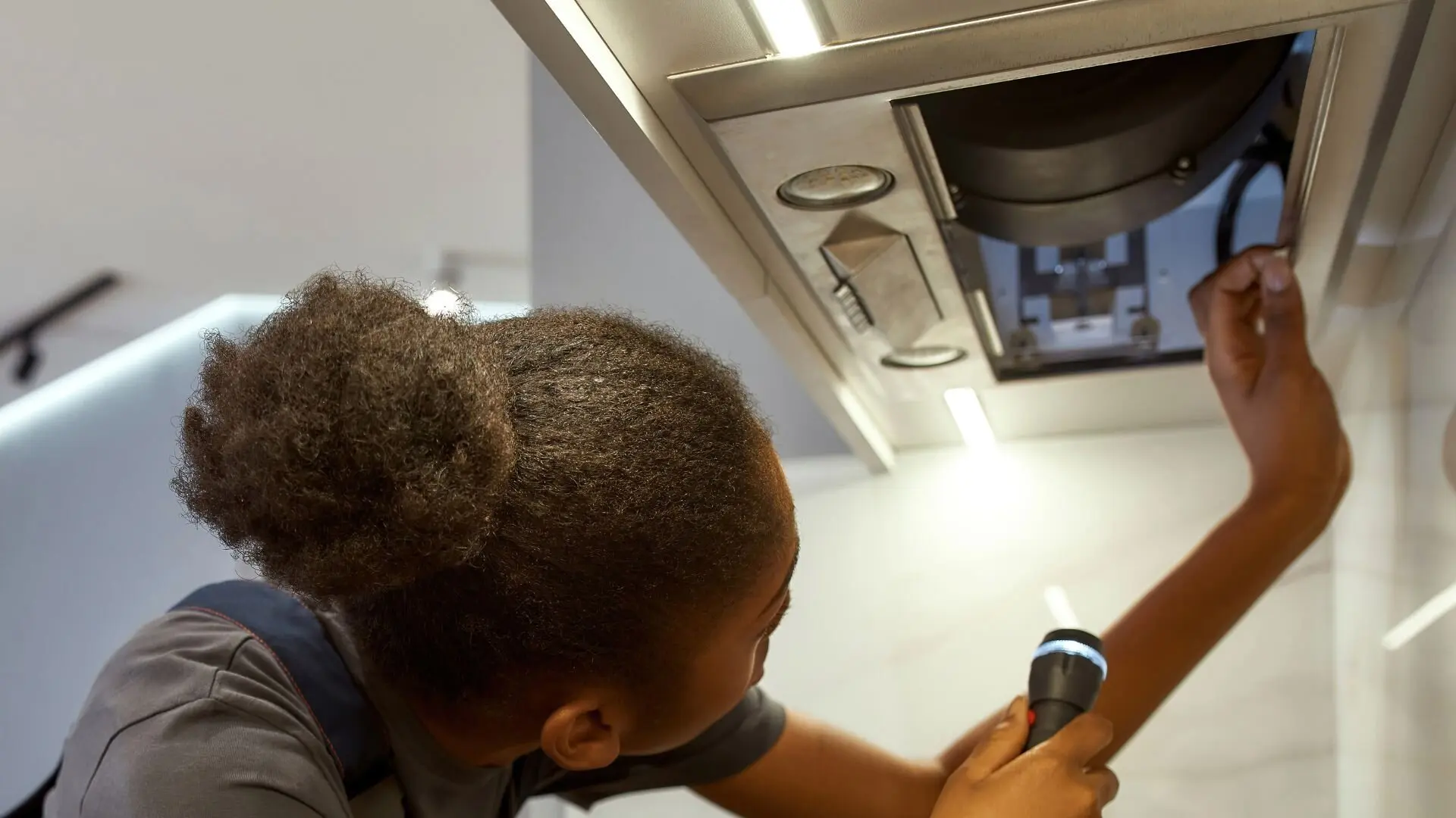 Cleaning Kitchen Exhaust Fan
