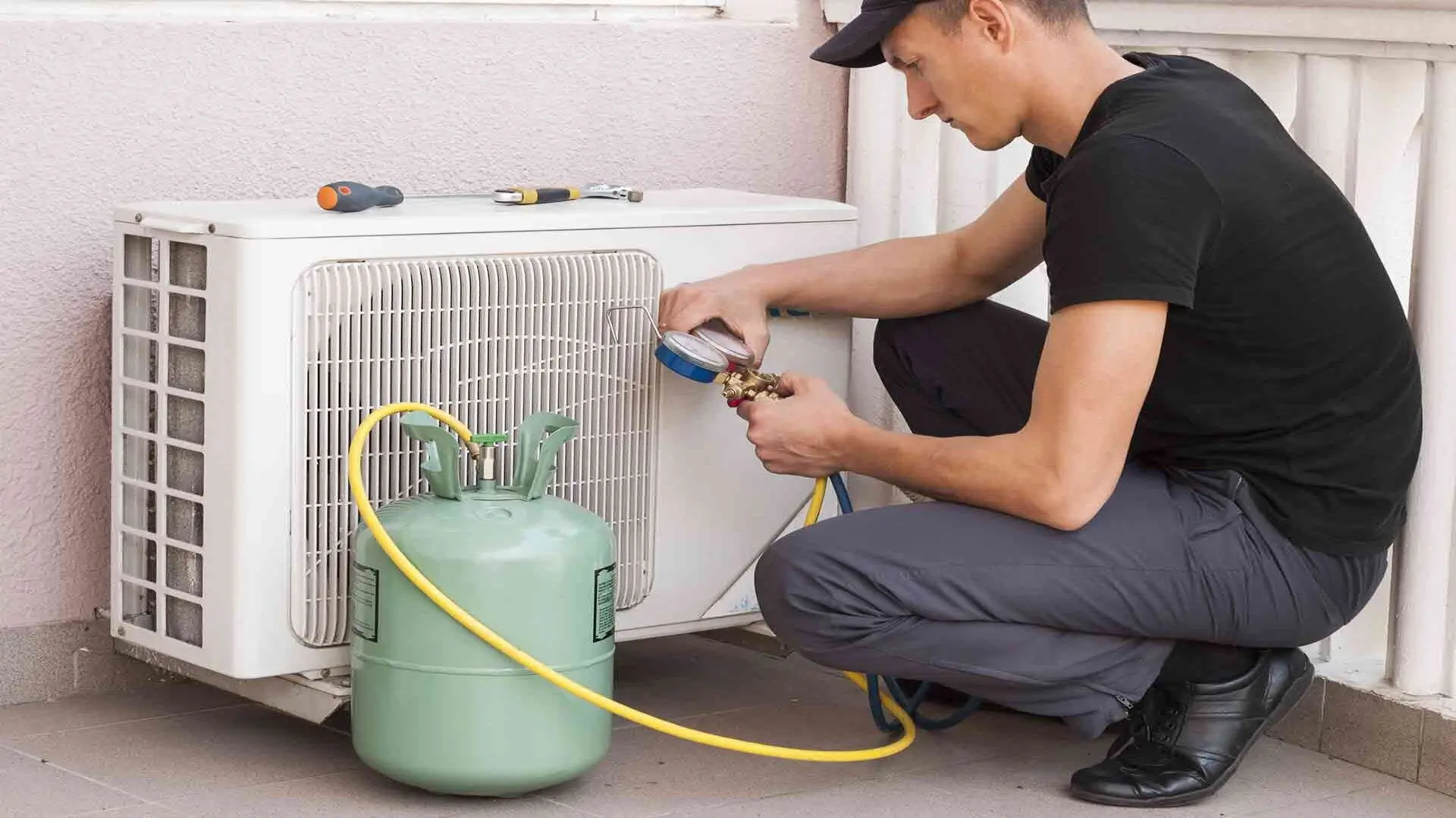 2023 12 Guy Diagnosing Ac Guy Diagnosing Ac