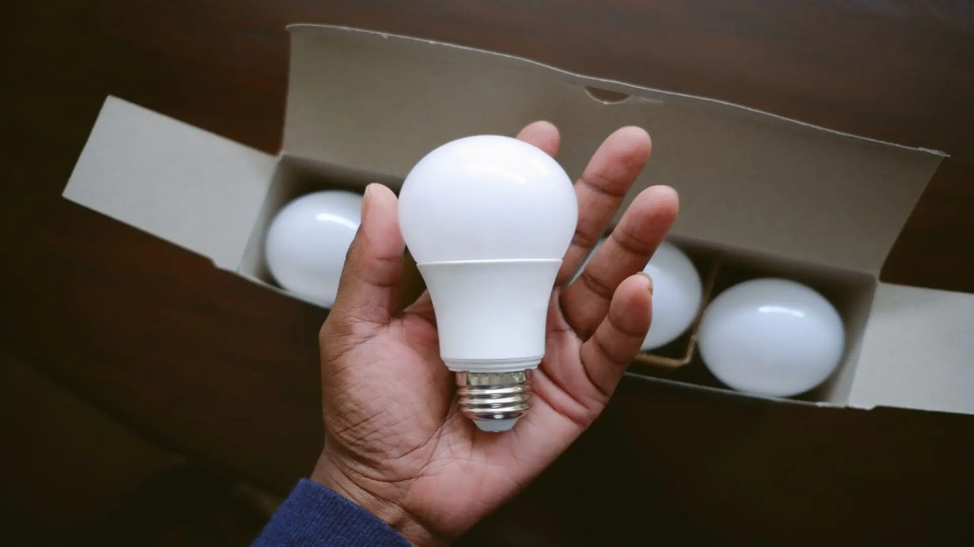 2024 01 Unboxing Led Bulb Unboxing Led Bulb