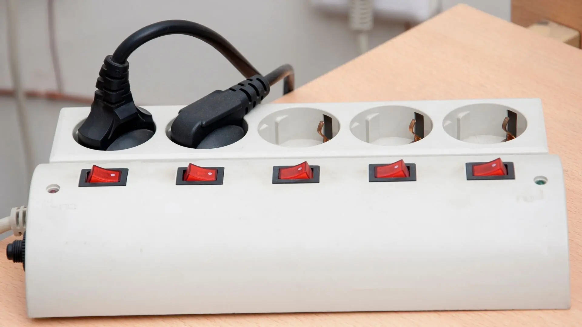 Surge Protectors Explained How They Shield Your Electronics ‐ Enersol