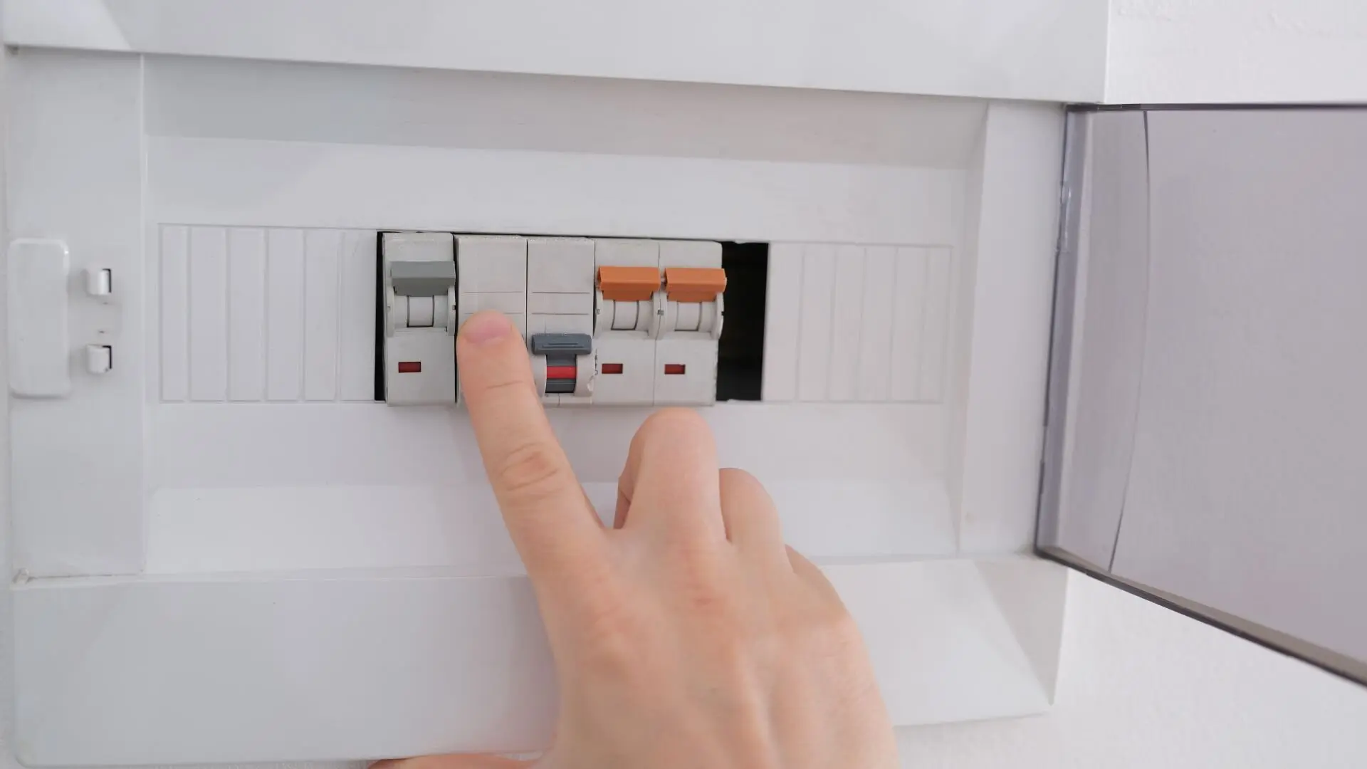 Tripped Circuit Breaker? Here’s How to Reset It Safely ‐ Enersol Electrical