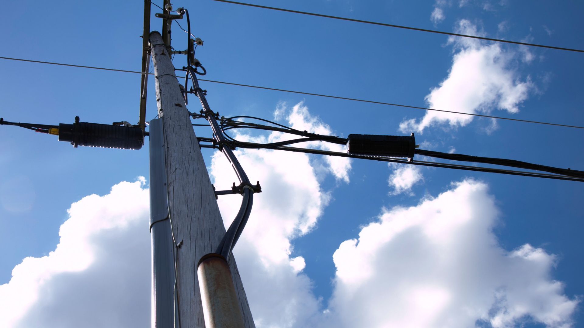 Fixing Damaged Power Pole Fixing Damaged Power Pole