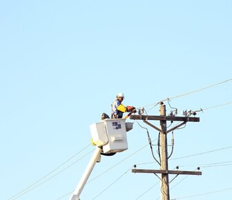 Overhead vs Underground Mains Overhead Underground Mains