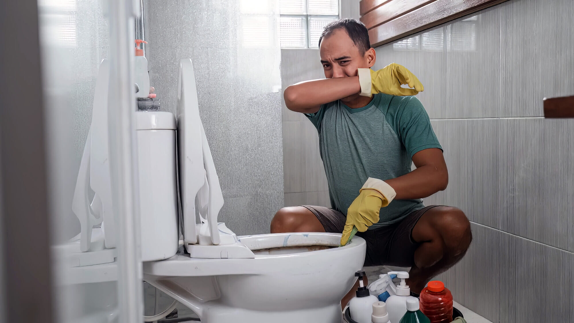 Plumber Experiencing Bad Odour From Toilet 