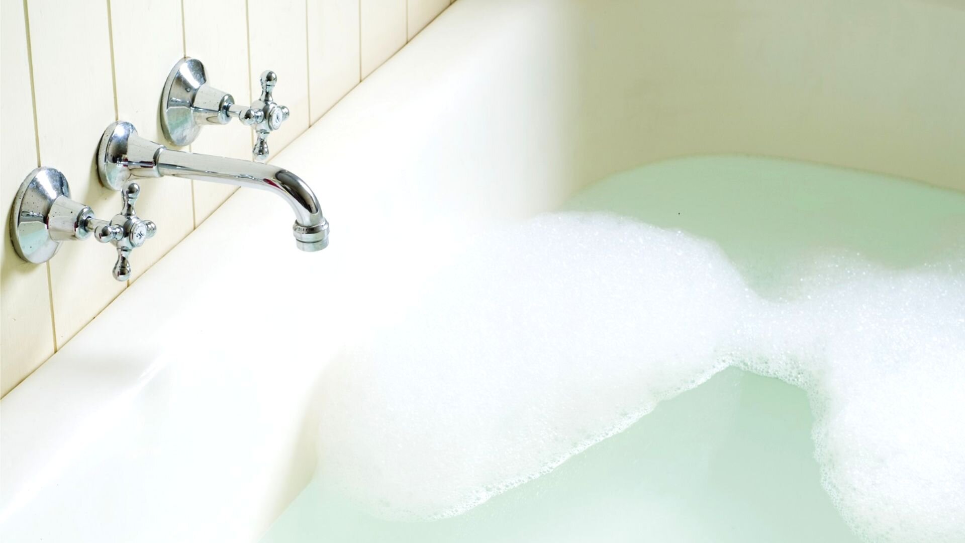 Why Your Bathtub Keeps Clogging & How The Best Way To Fix It ‐ Fixed ...