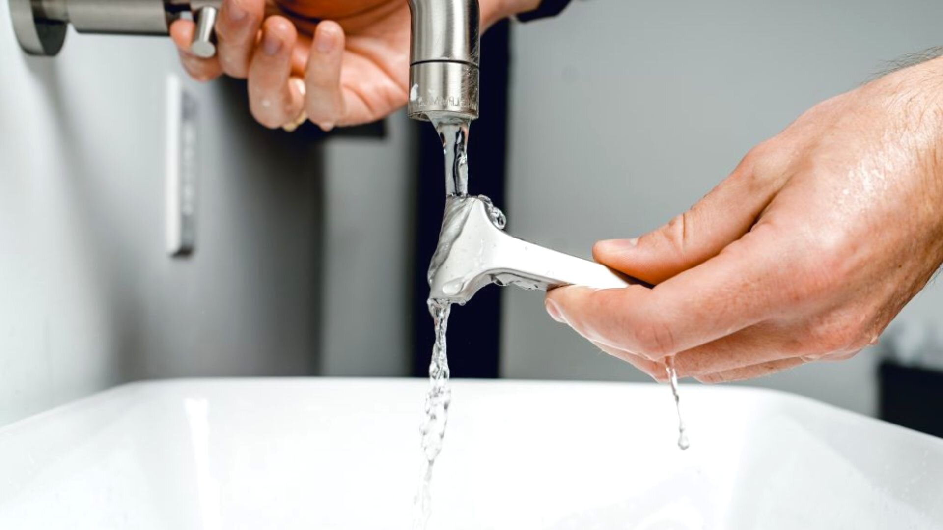 how-to-fix-a-leaking-bathtub-faucet-family-handyman