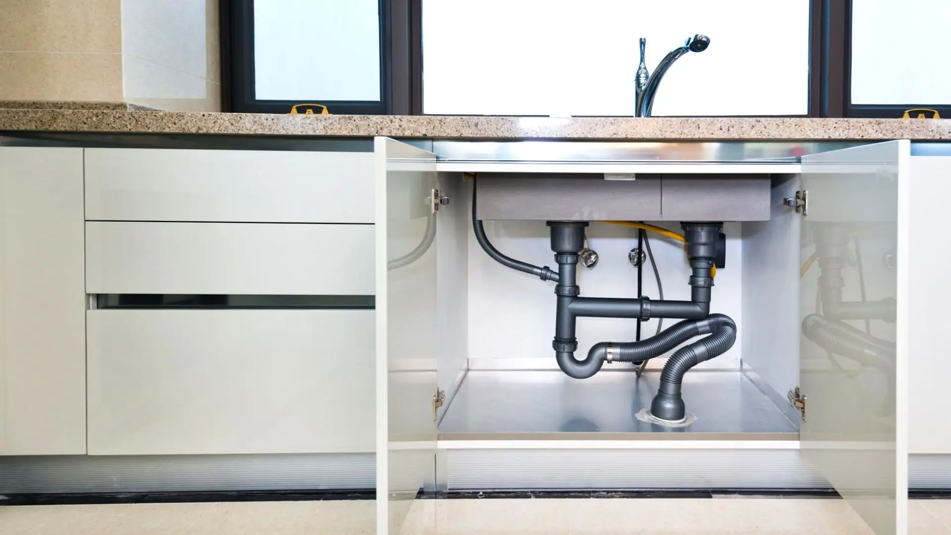QUICK TIP FOR A KITCHEN SINK DRAIN THAT IS LEAKING! 