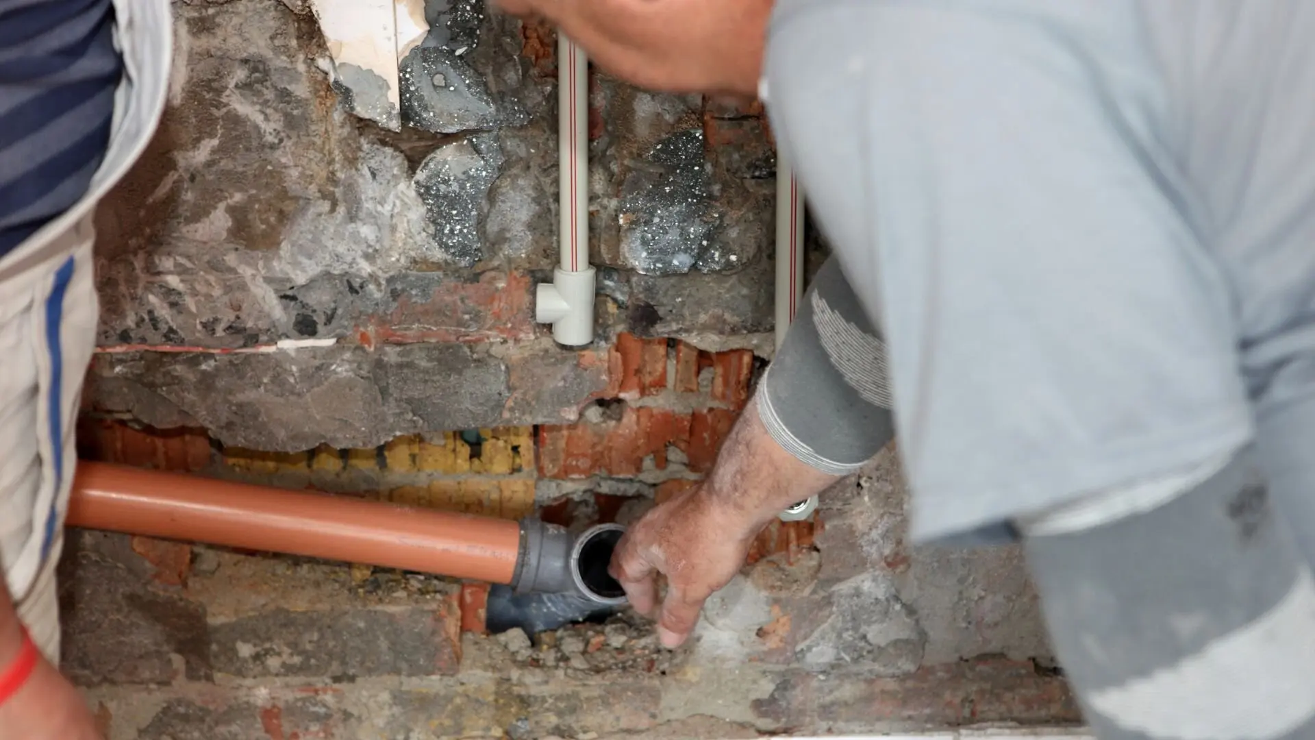 Fixing Damaged Pipe Plumber