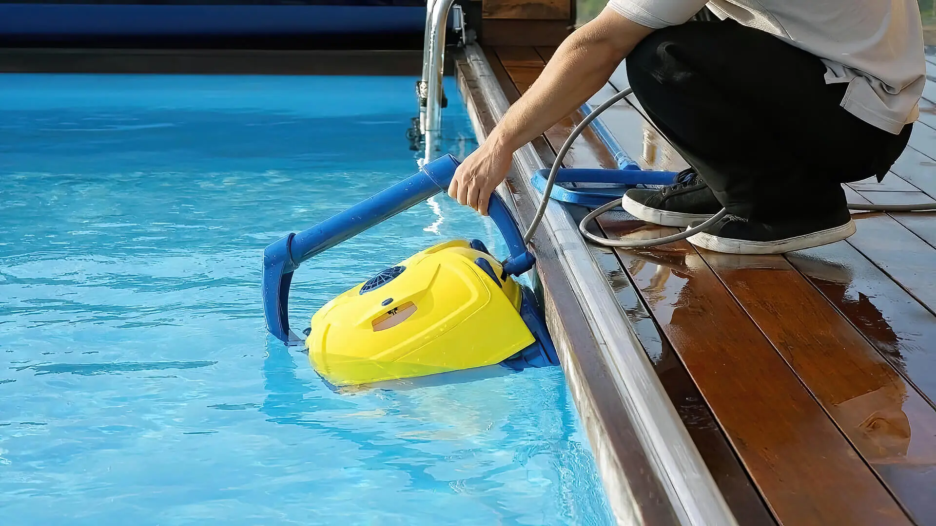 Which Pool Cleaner Should I Choose?