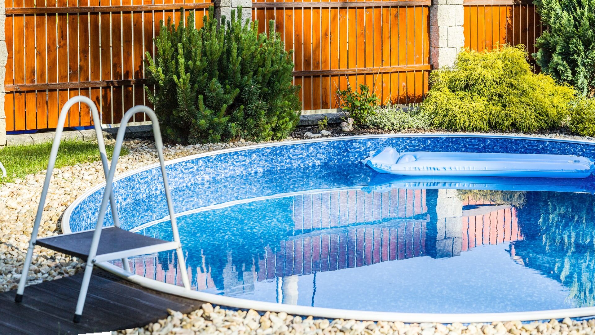 Choose the Perfect Location For Your Plunge Pool ‐ The Pool Co