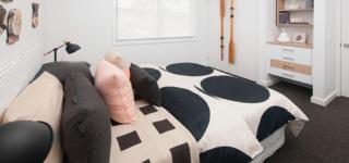 Endeavour Draw 401 Photo