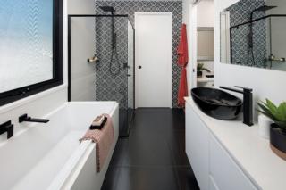 Endeavour Draw 443 Photo