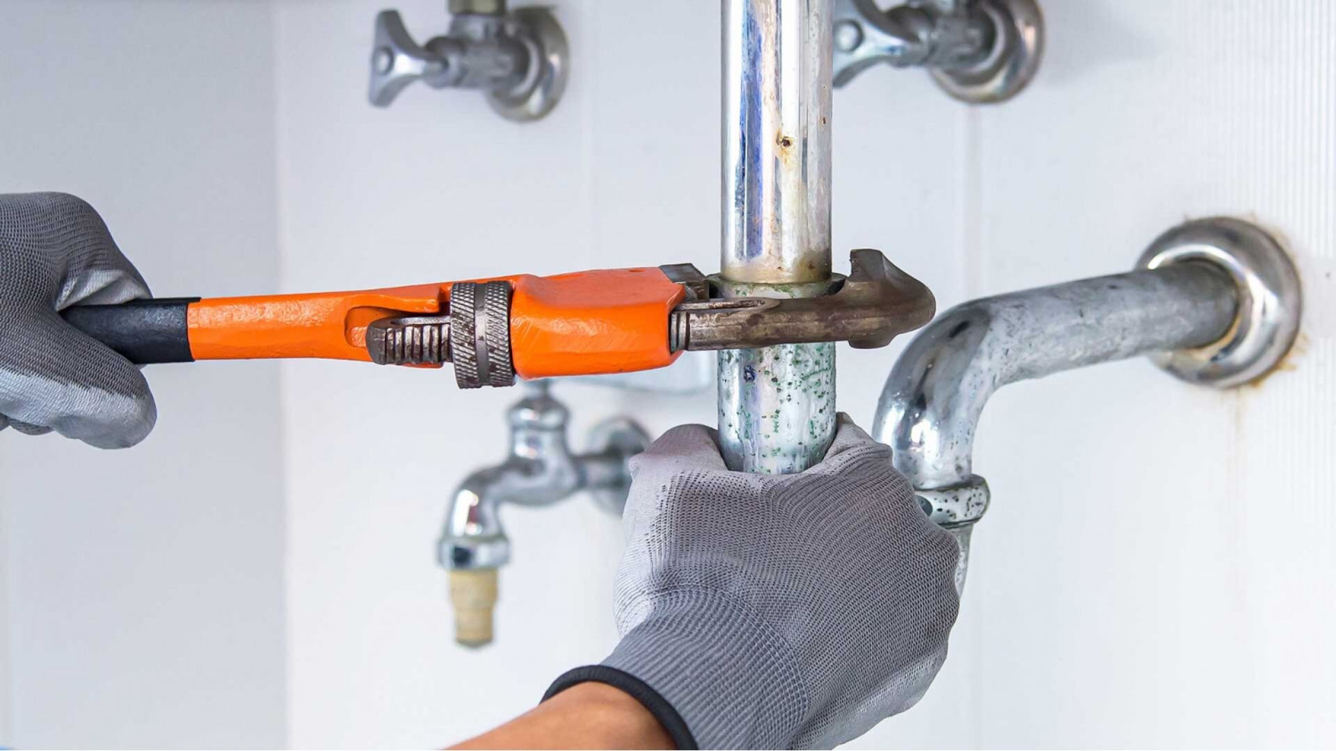 Fixing Leak Industrial Plumbing