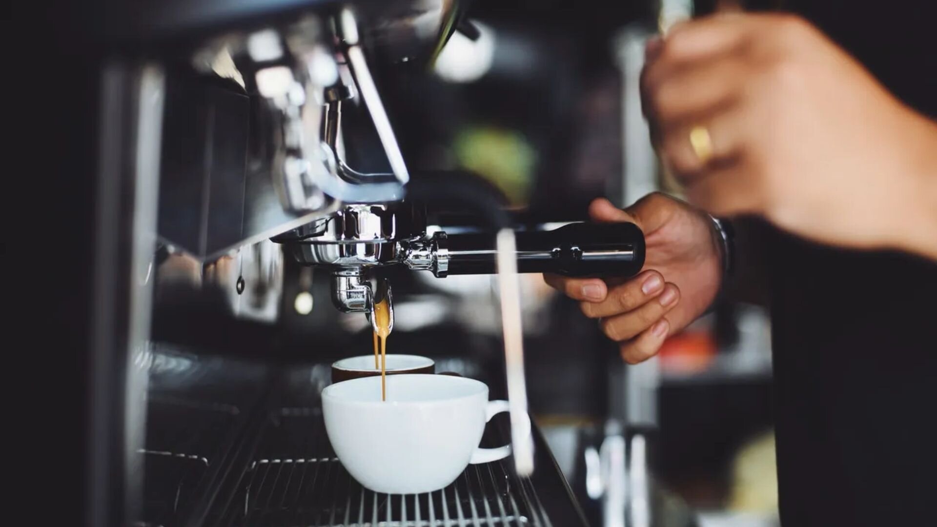 Proper coffee outlet machine