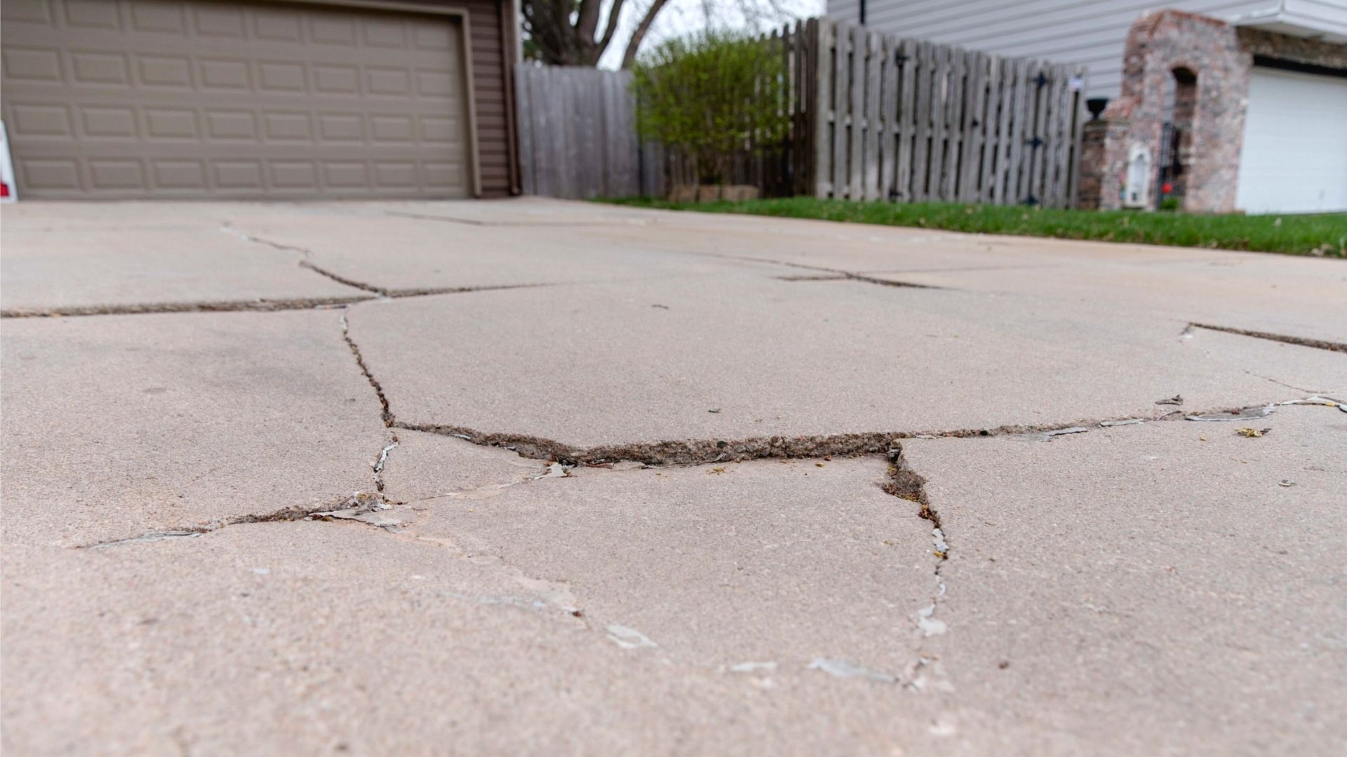 Signs It’s Time To Resurface Or Replace Your Driveway ‐ Top Coat Concrete