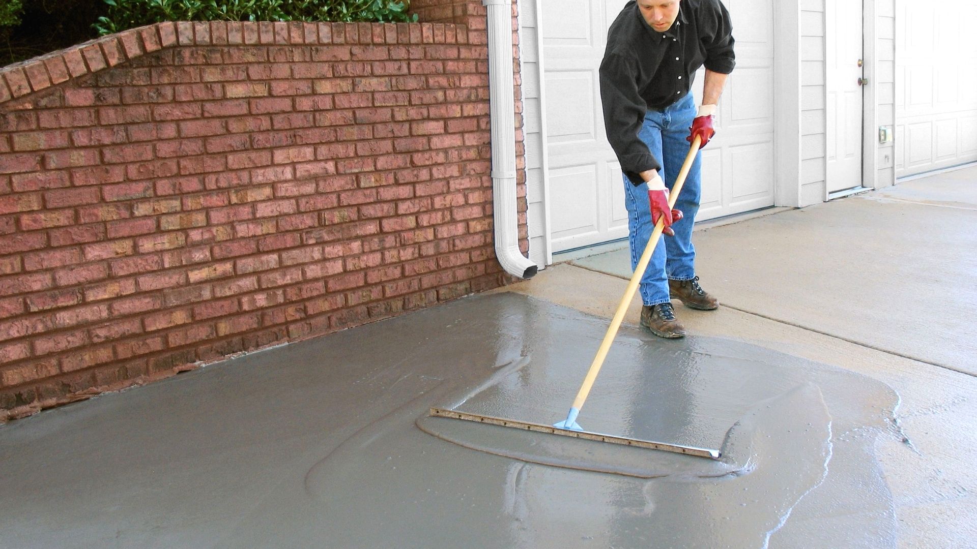 Signs It’s Time To Resurface Or Replace Your Driveway ‐ Top Coat Concrete