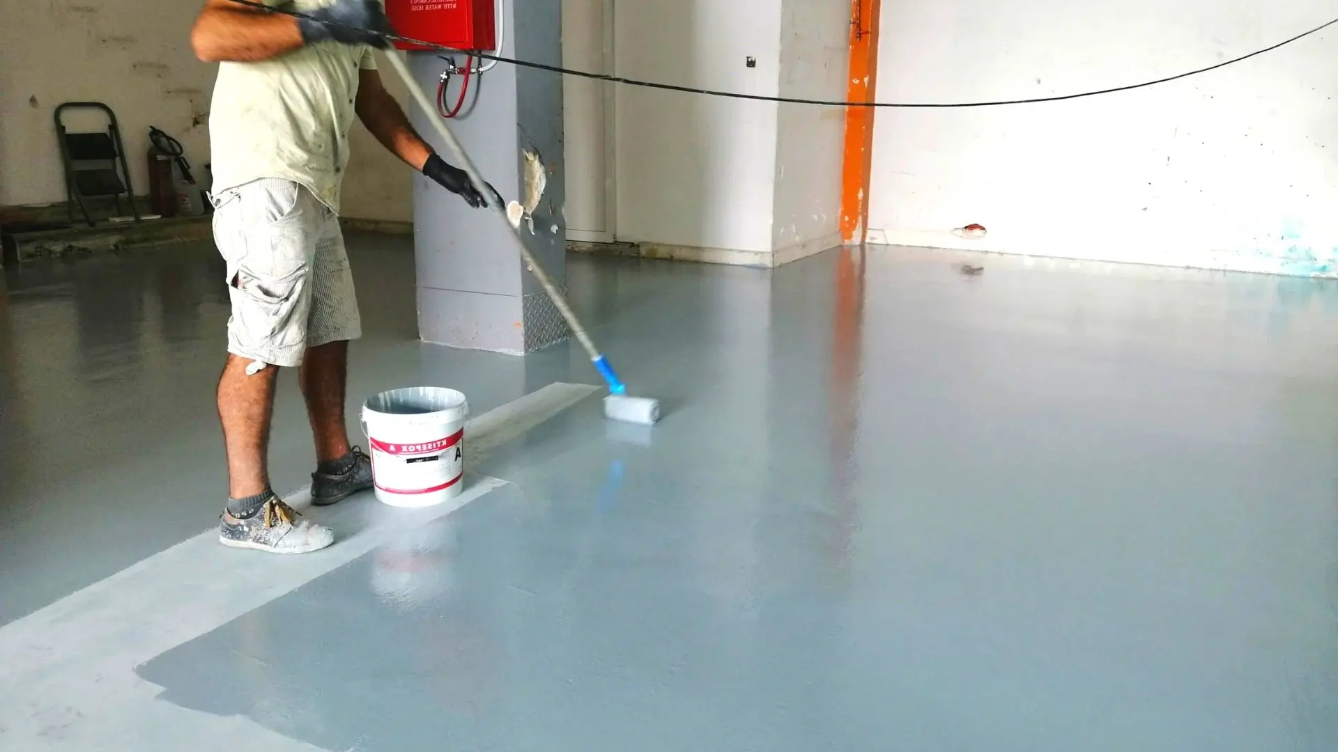 Understanding The Pros And Cons Of Epoxy Floors ‐ Top Coat Concrete