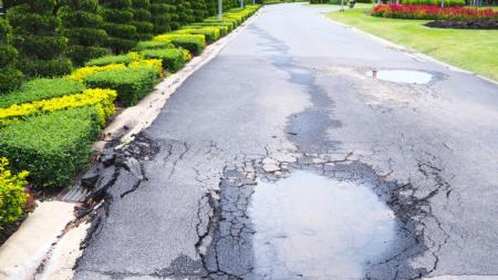Concrete Driveway: Should You Have It Repaired or Replaced?