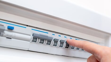 Turn Off Power Safely During Emergencies Turn Power Safely Emergencies