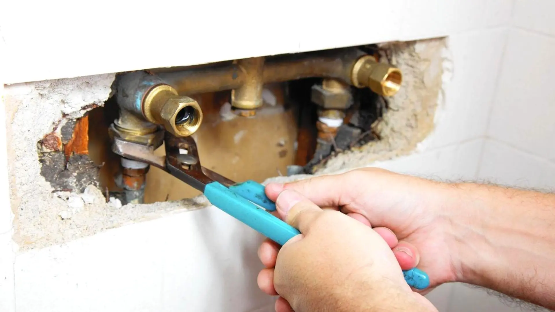 Fixing Damaged Pipes In Wall Fixing Damaged Pipes Wall