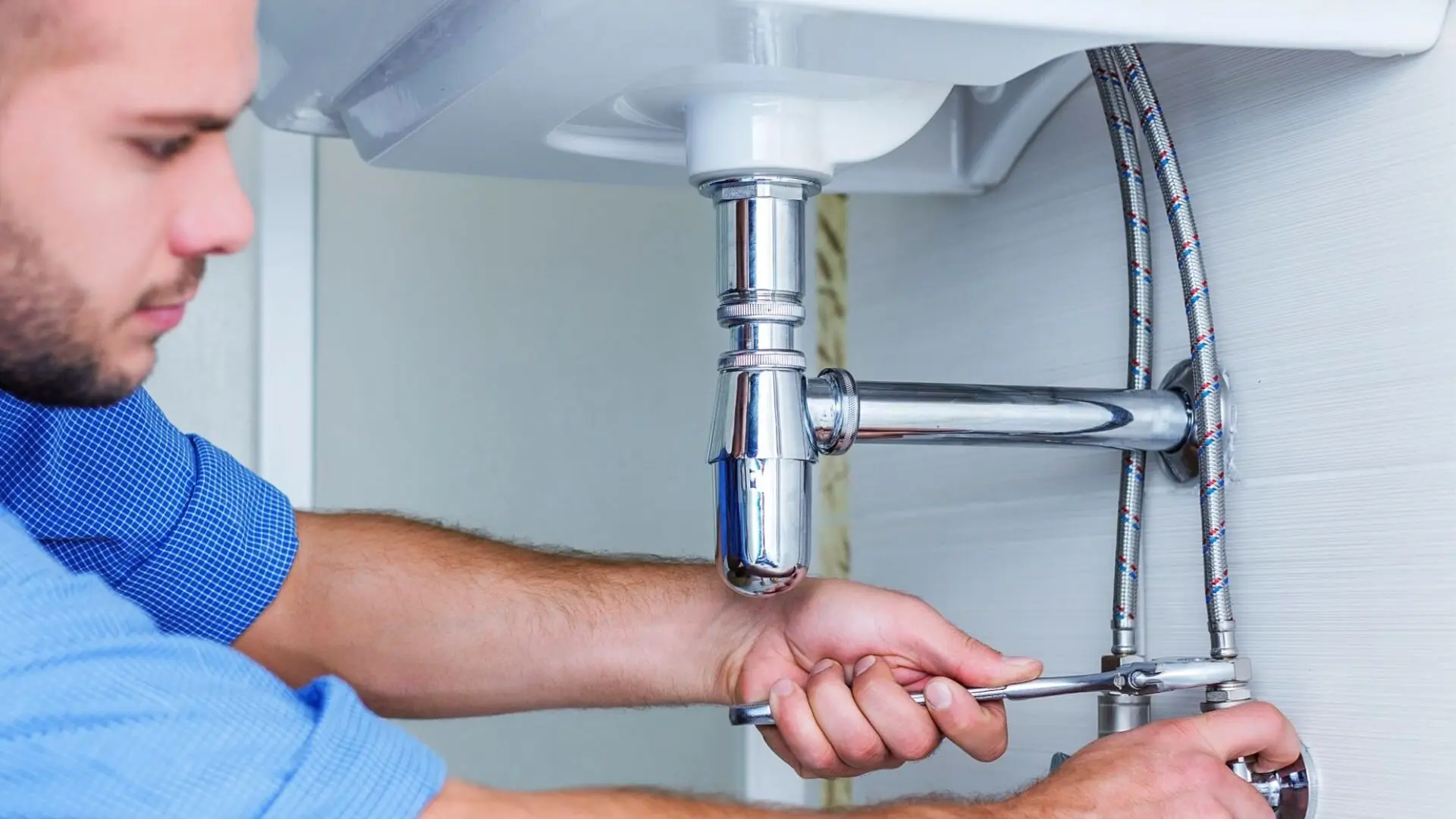 Plumber Inspection Pipes