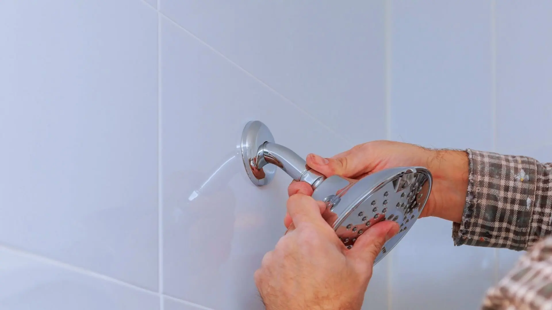 How to Change a Showerhead (DIY) A StepbyStep Guide Woolf Plumbing ‐ Woolf Plumbing