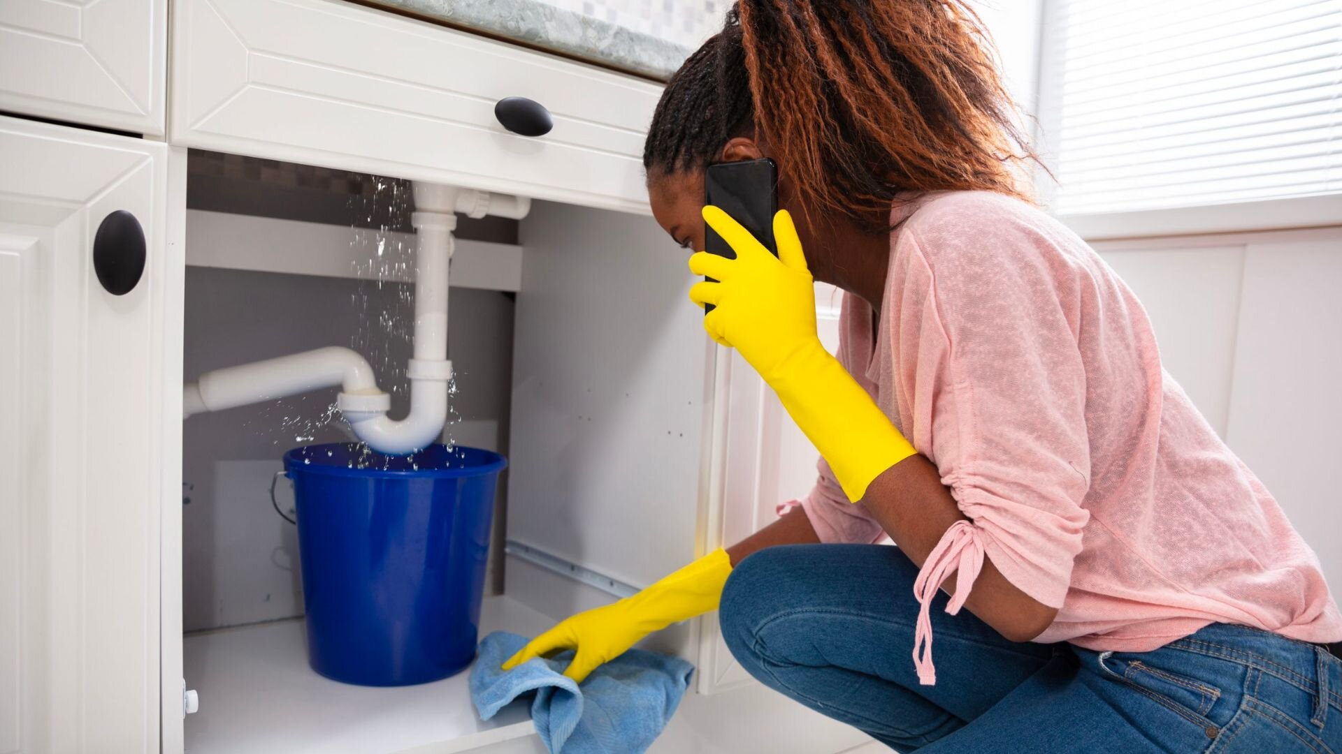 Calling Plumber Leaky Pipes