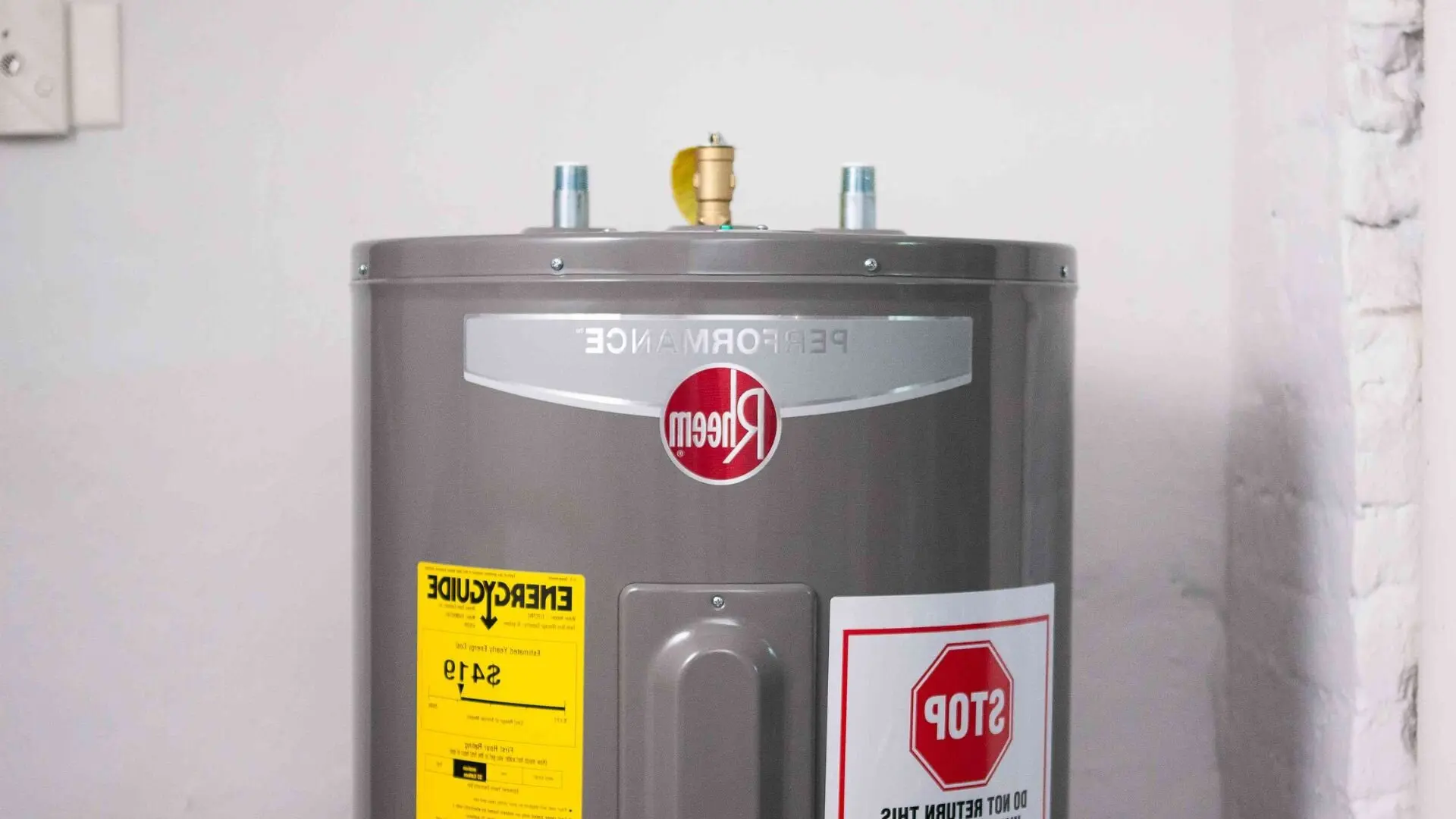 Electric vs. Gas Water Heaters Choosing the Right Option! ‐ Woolf Plumbing
