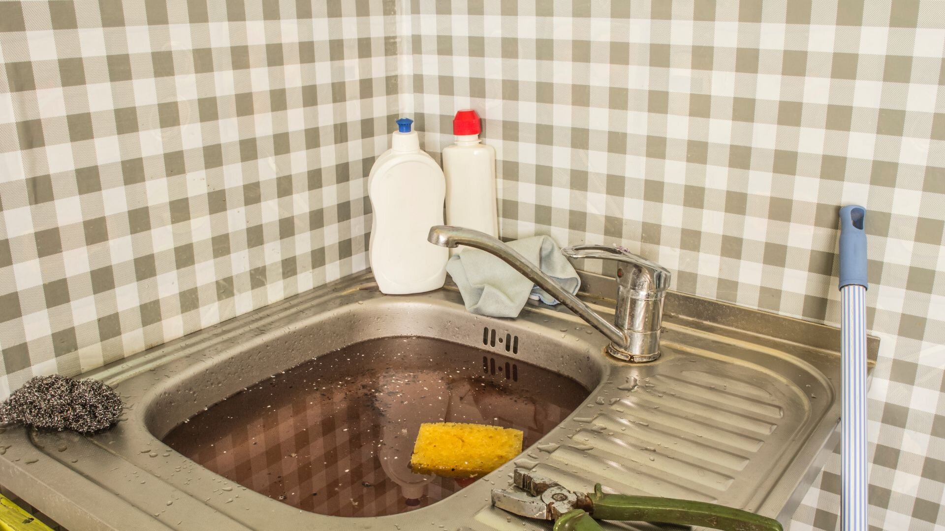 5 Surprising Early Signs Your Sink is Getting Blocked ‐ Woolf Plumbing