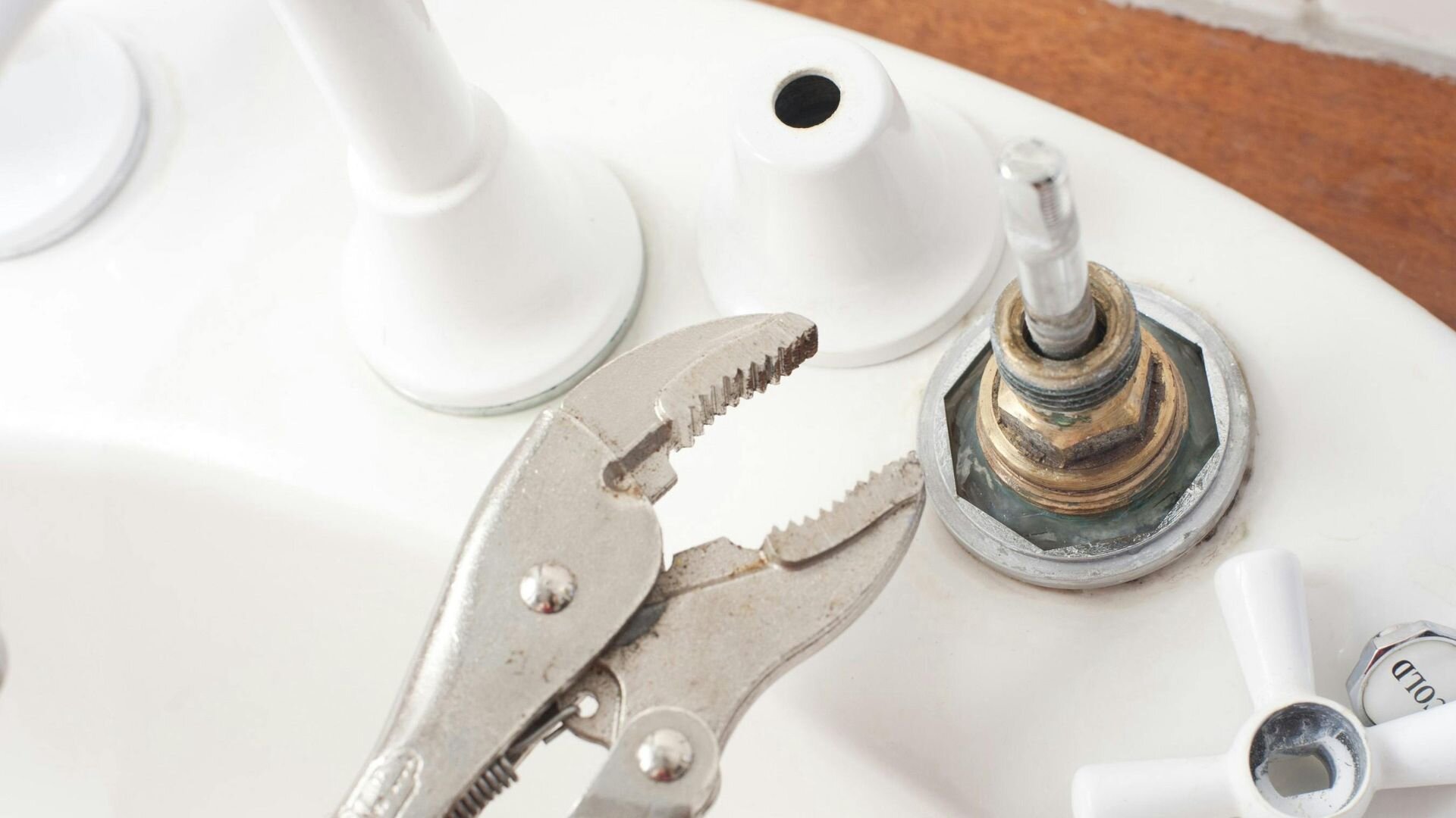 Fixing Leak In Bathroom Tap Fixing Leak Bathroom Tap