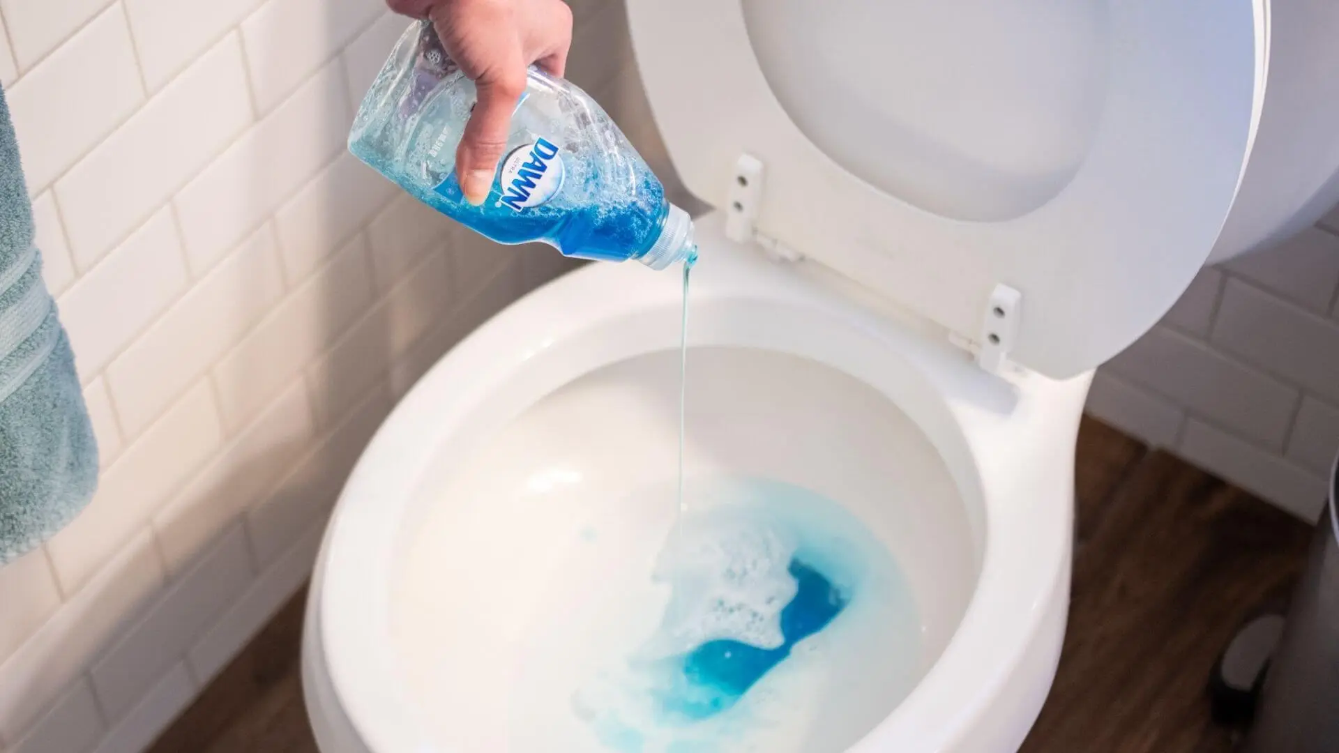 How to Unclog Toilet Without a Plunger - 6 Clogged Toilet Fixes