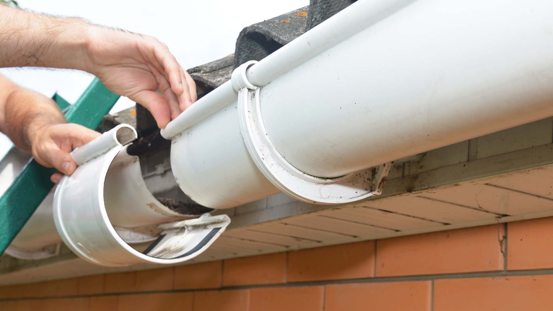Your Guide To Fixing Your Leaking Gutter (DIY)‐ WP Plumbing
