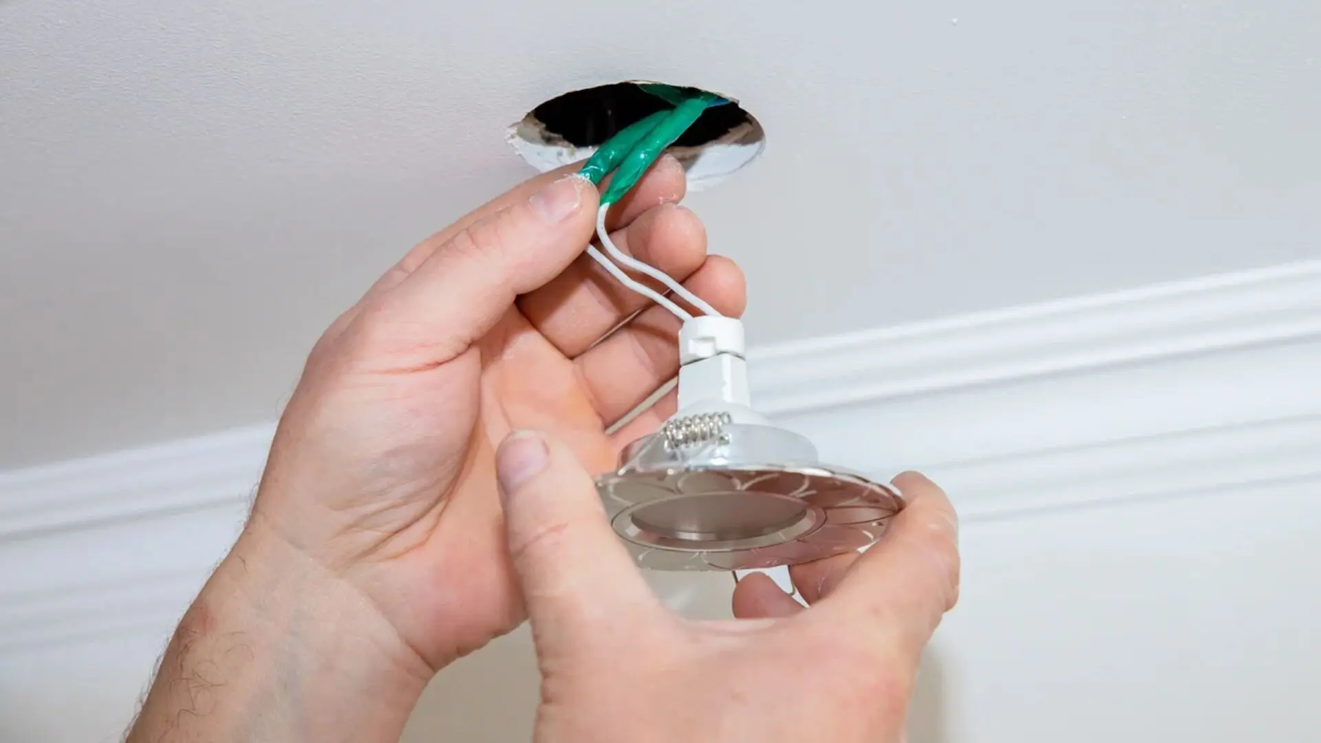 The Lights Keep Flickering in My Home What’s Wrong?‐ WP Electrical